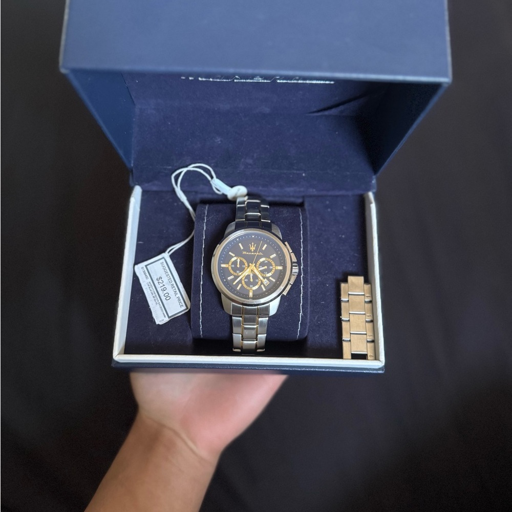 Luxury Black and Gold Men's Watch